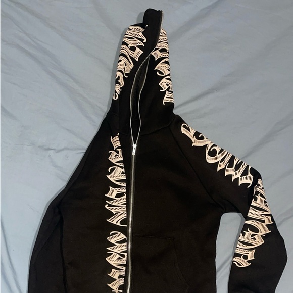 Streetstyle Zip-Up Hoodie - Picture 2 of 4